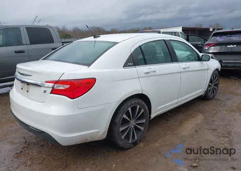 2013 Chrysler 200 Limited z USA, uszkodzony, nr VIN 1C3CCBCG5DN738110